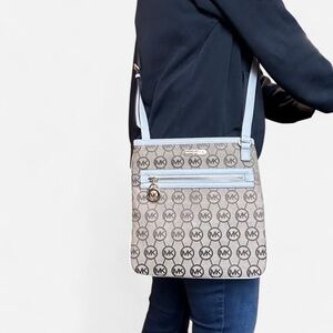 NWOT Michael Kors White Beige and Gold Crossbody Bag